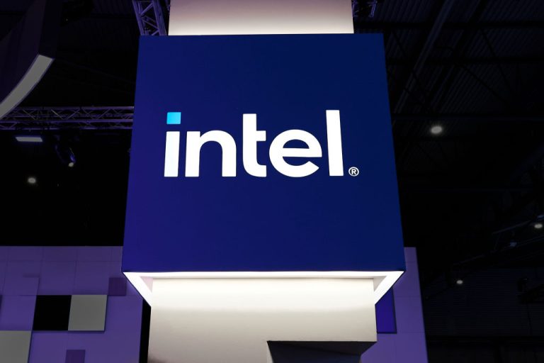 Intel mandates four days in the office